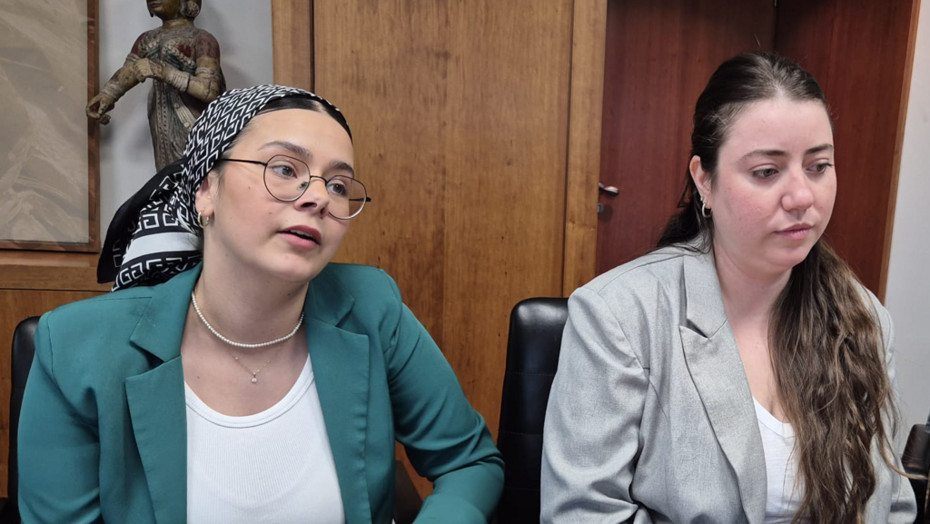 ירין שמעון עמר (ימין), יעל בן עמי ומריאור שוחט