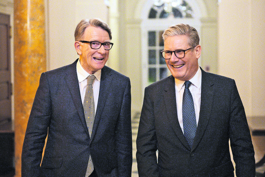 קיר סטארמר (מימין) ופיטר מנדלסון