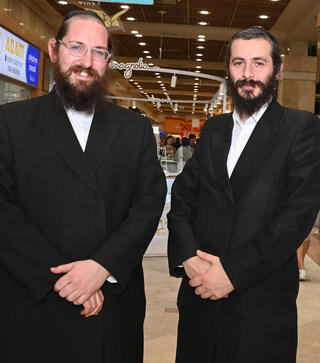 שמחה גרינבויים ומנחם קיין שרכשו את קניון ערד