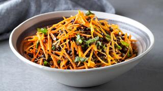 סלט עדשים שחורות וגזר