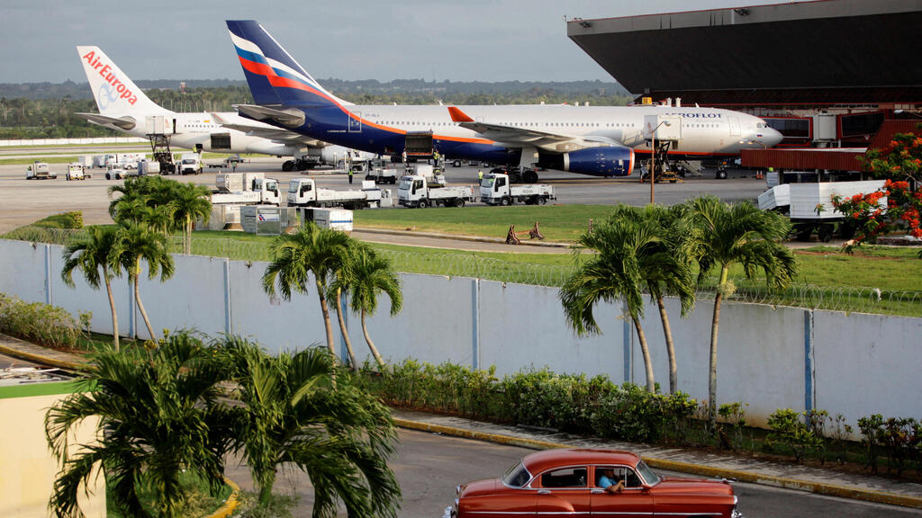 קובה הוואנה מתקינים נמל תעופה הוואנה מטוסים של חברת Aeroflot הרוסית