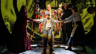 Сцена из спектакля "Кавказский меловой круг" 