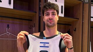 "זה ענק לראות את דגל ישראל על גופיית האולסטאר"