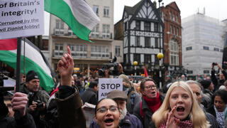 חוגגים את פסיקת בית המשפט ב לונדון בעד ארגון palestine action בריטניה