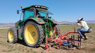 הרובוט המעשב של Agripass בפעולה