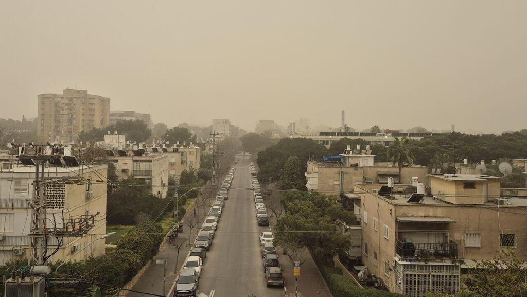 Haze in Tel Aviv (Photo: Saar Hess) אובך ביד אליהו