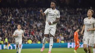 ויניסיוס קופץ ומאושר