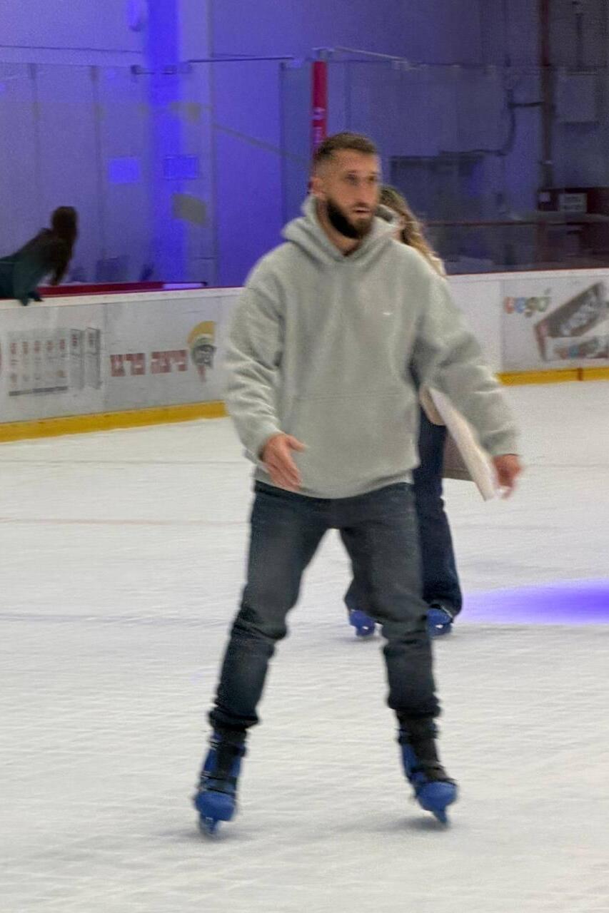 עדי הימלבלוי ובן זיני החלקה על הקרח פברואר 2026