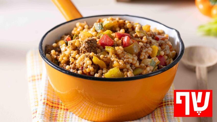 בסיר אחד: פתיתים אדומים עם בשר וירקות