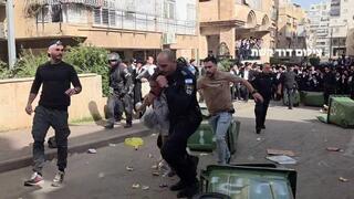  הפגנת חרדים אלימה בבני ברק