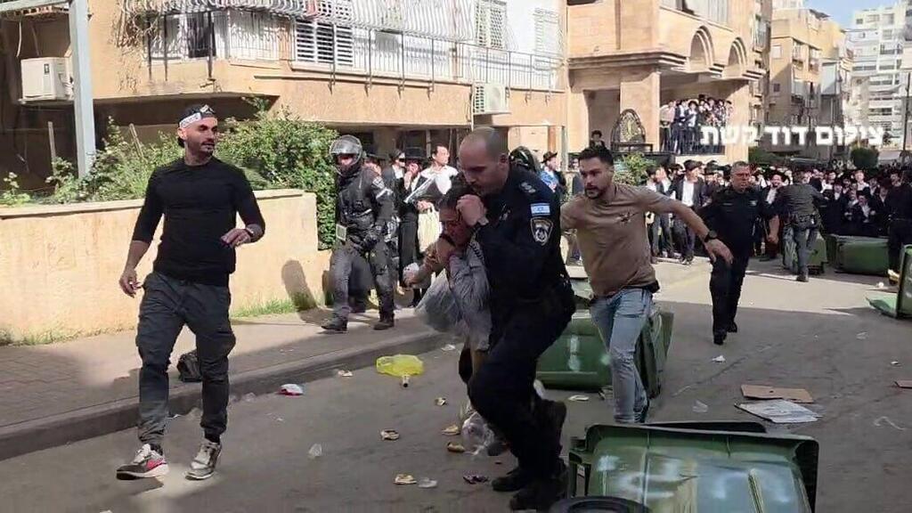  הפגנת חרדים אלימה בבני ברק