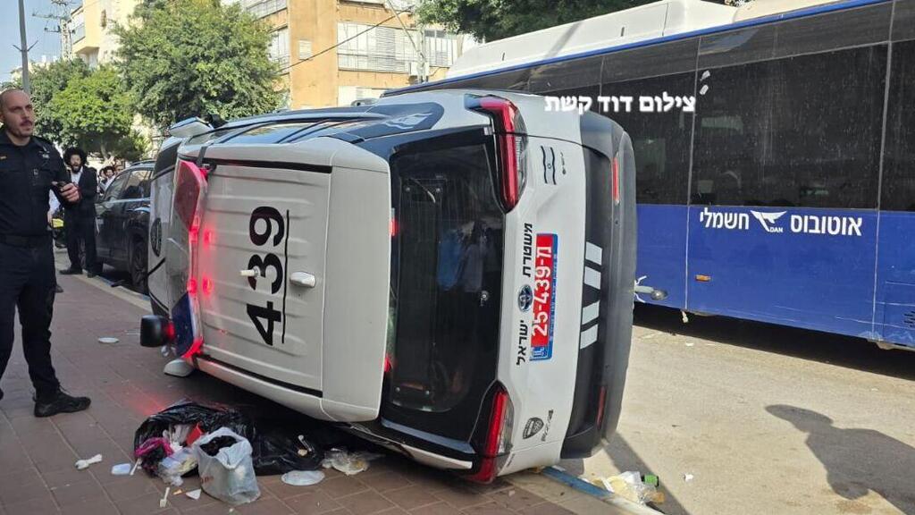 ניידת משטרה הפוכה בהתפרעות חרדים בבני ברק