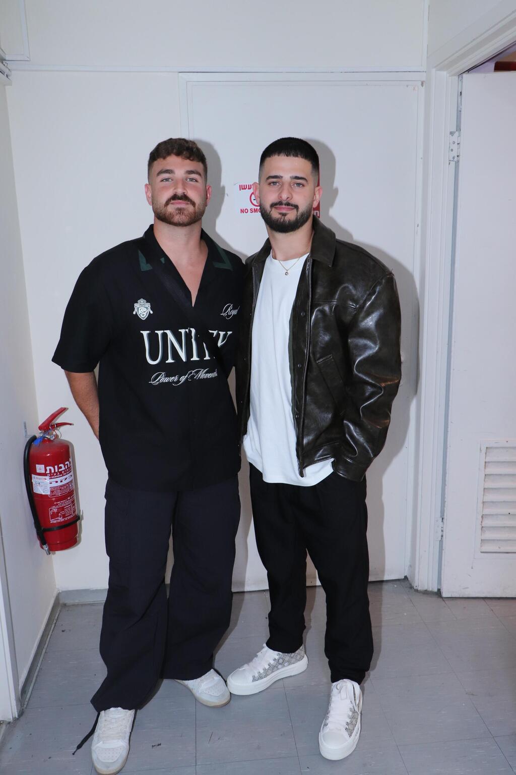 החלפתם מתנות? עדן חסון ויותם גבריאל (צילום: ניר פקין) הופעה נעם חורב