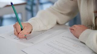 אילוס אילוסטרציה מבחן בחינה