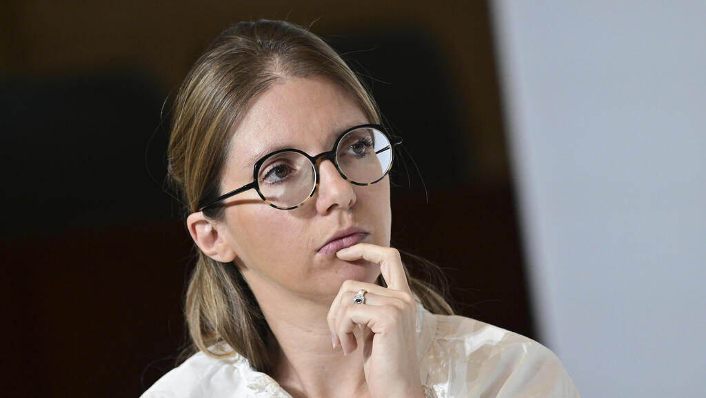 השרה האחראית למאבק באנטישמיות בצרפת: "לאנשים יש אובססיה לישראל"