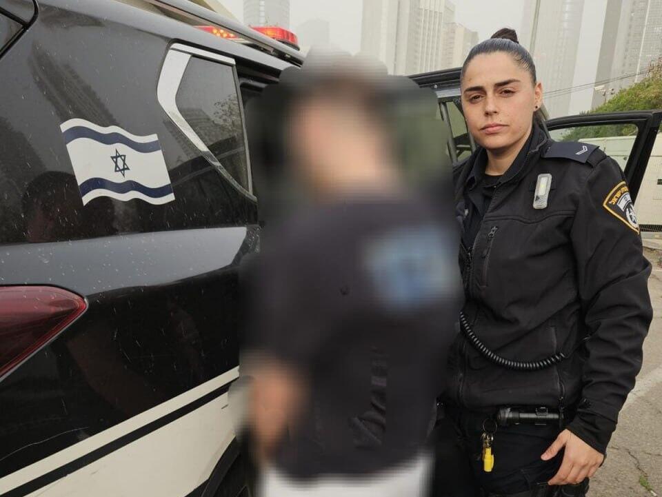 Задержание подозреваемого в Раанане (Фото: пресс-служба полиции) הגנב שנעצר