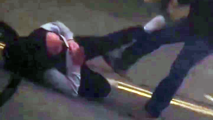 תיעוד: חמיט ג'ושקון מצית קוראן בלונדון