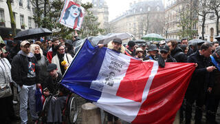 צרפת עצרת לזכר קוונטין דרנק פעיל ימין קיצוני שהוכה למוות 