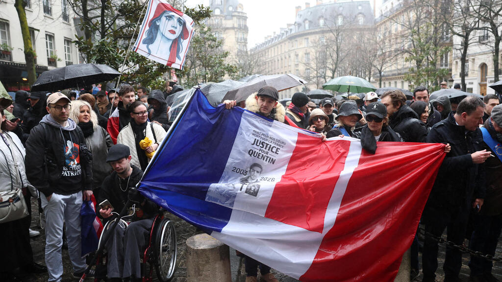Демонстрация под лозунгом "Справедливость для Кантена" (Фото: REUTERS/Stephane Mahe) צרפת עצרת לזכר קוונטין דרנק פעיל ימין קיצוני שהוכה למוות