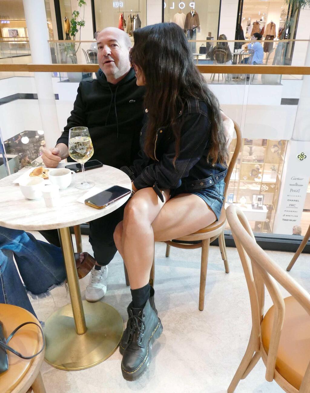 פפראצי אייל ברקוביץ והחברה מיכל חזן 