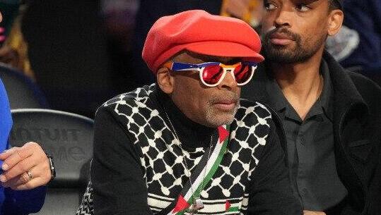 בפנים של אבדיה: ספייק לי הגיע לבוש בדגלי פלסטין