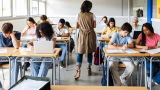 מורה בית ספר תיכון תלמידים