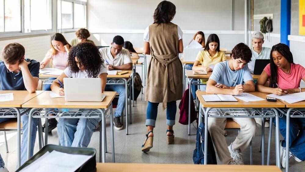 מורה בית ספר תיכון תלמידים