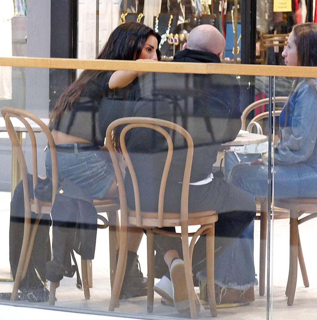 פפראצי אייל ברקוביץ והחברה מיכל חזן 