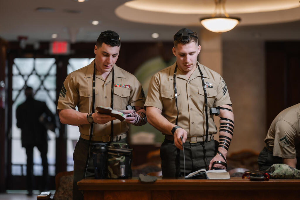 Jewish service members pray while wearing tefillin at The Aleph Institute's annual symposium (Photo: Yisroel Teitelbaum/Aleph Institute) Jewish service members pray while wearing tefillin
