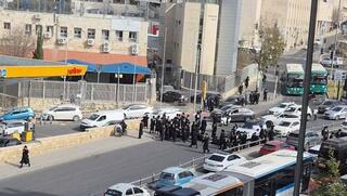 חרדים חוסמים את הכניסה לירושלים