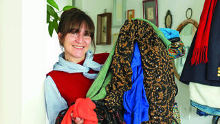 משפיענית הזבל: "מצאתי בפח בגדים באלפי שקלים"