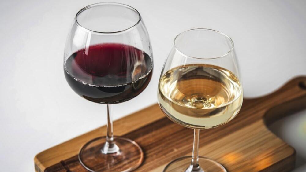 But not before bed (Photo: Shutterstock) יין אדום, יין לבן