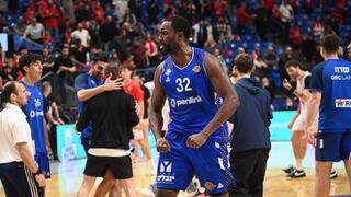 שחקני בני הרצליה חוגגים