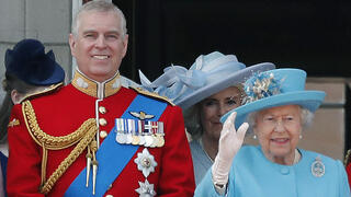 הנסיך אנדרו ואימו המנוחה המלכה אליזבת