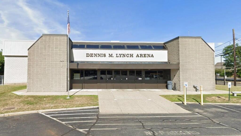 ארה"ב ירי משחק הוקי קרח ילדים רוד איילנד