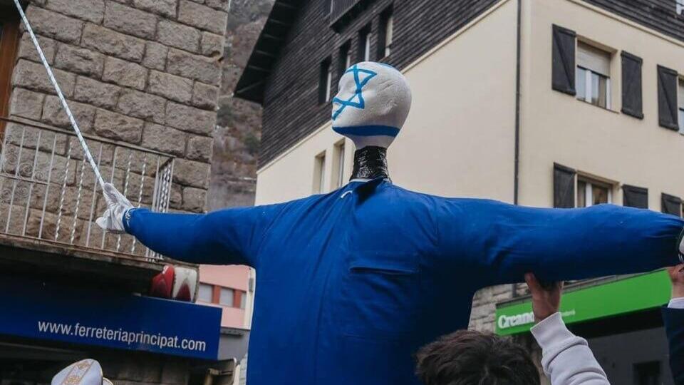 הבובה עם מגן דוד על הפנים