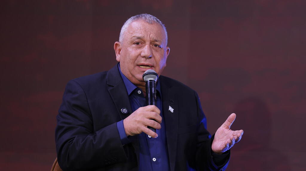 מלחמת התקומה? איזנקוט: "לא אשנה אות אחת במצבה של הבן שלי"