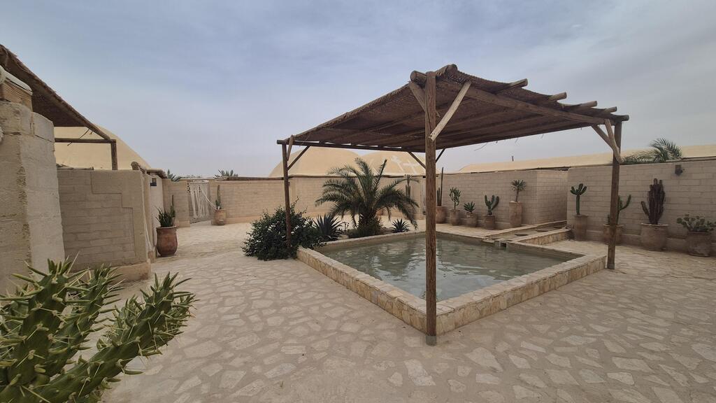 Family room area, with a wading pool (Photo: Assaf Kamar) אזור אוהלי המשפחות, עם בריכת שכשוך