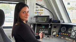 אדר אסתר בדרך להיות נהגת הקטר החרדית הראשונה