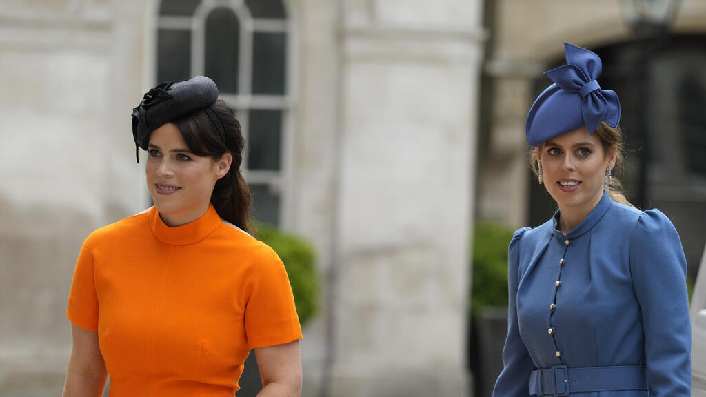 Princess Eugenie and Princess Beatrice (Photo: Alastair Grant/AP) הנסיכה ביאטריס (מימין) והנסיכה יוג'יני