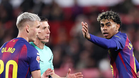 ימאל ואולמו מוחים על אישור השער מול השופט סזאר סוטו 