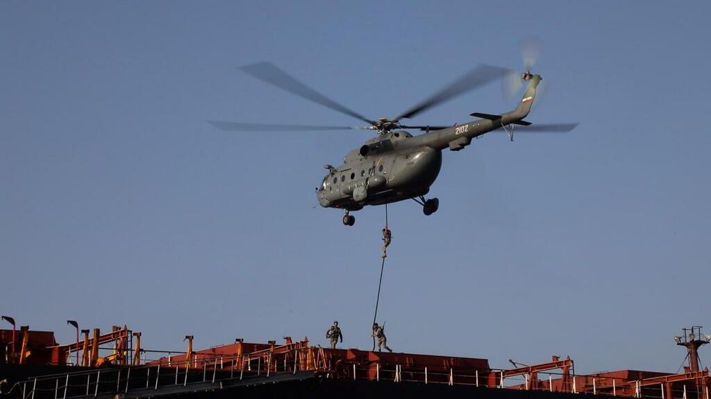 An Islamic Revolutionary Guard Corps naval exercise in the Strait of Hormuz איראן תרגיל צבאי במצרי הורמוז