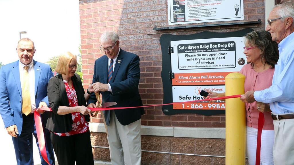 תיבות תינוקות Baby Boxes שנועדו למסירת תינוקות בעקבות היריון לא-רצוי