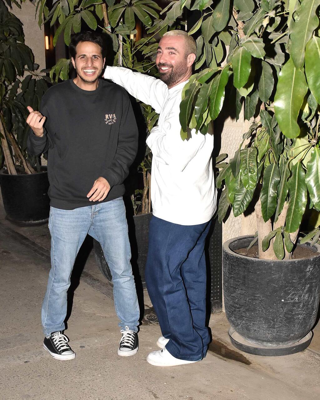 איפה סשה? אדם וחבר (צילום: אמיר מאירי) פפראצי עומר אדם פברואר 2026