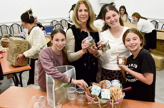 תושבים עם המארזים