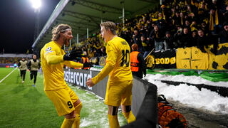 שחקן בודה גלימט קספר הוג עם יינס פטר האוגה