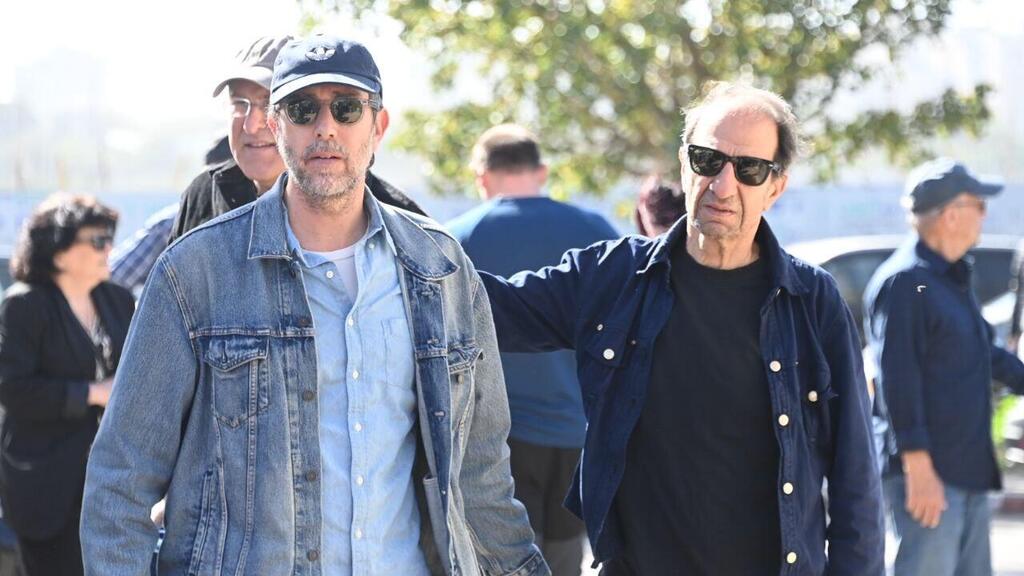 Actor Sasson Gabai and Dana's husband (Photo:Yair Sagi) ששון גבאי ומני אבירם מתוך לוויית דנה עדן