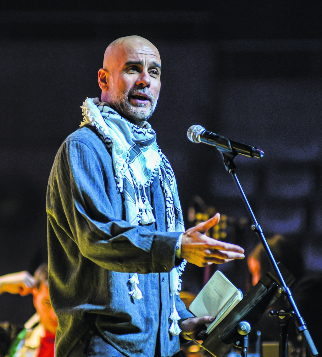 פפ גווארדיולה עם כאפיה