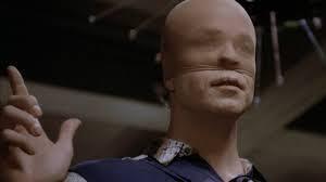 Tom Noonan as Francis Dolarhyde in 'Manhunter' (Screenshot) טום נונאן כפרנסיס דולרהייד, מתוך "הצייד"