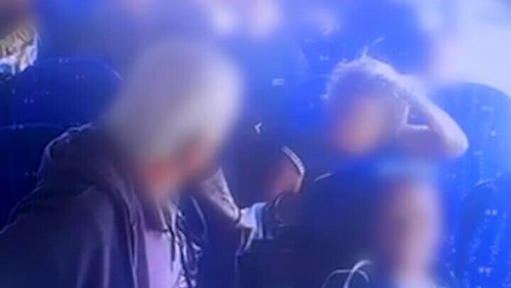 Moments of terror on the bus (Photo: Police) תיעוד: קטין שהצית את השיער של אישה מבוגרת במהלך נסיעה באוטובוס